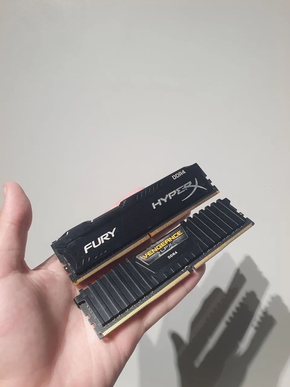 2 pentes de 8gb ram ddr4 2400mhz