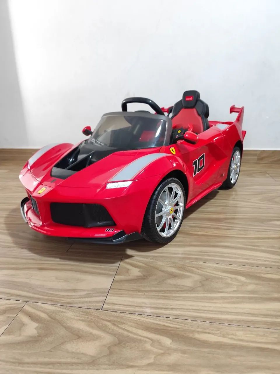 Carrinho elétrico infantil ,perfeito estado, controle remoto e carregador,