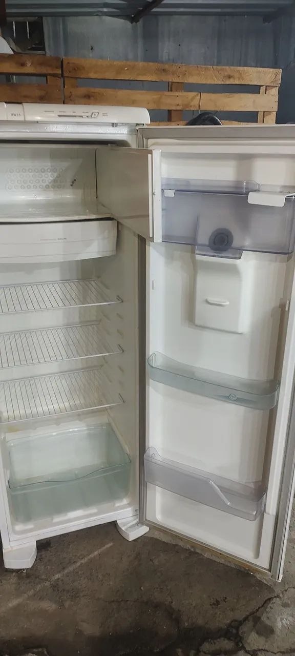 GELADEIRA ELECTROLUX SEMI NOVA  - Foto 2