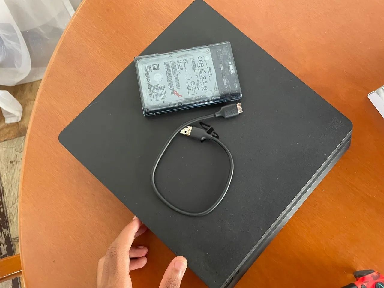 PS4 com um SSD INTERNO de 500gb, um hd externo de 150gb e um controle - Foto 4