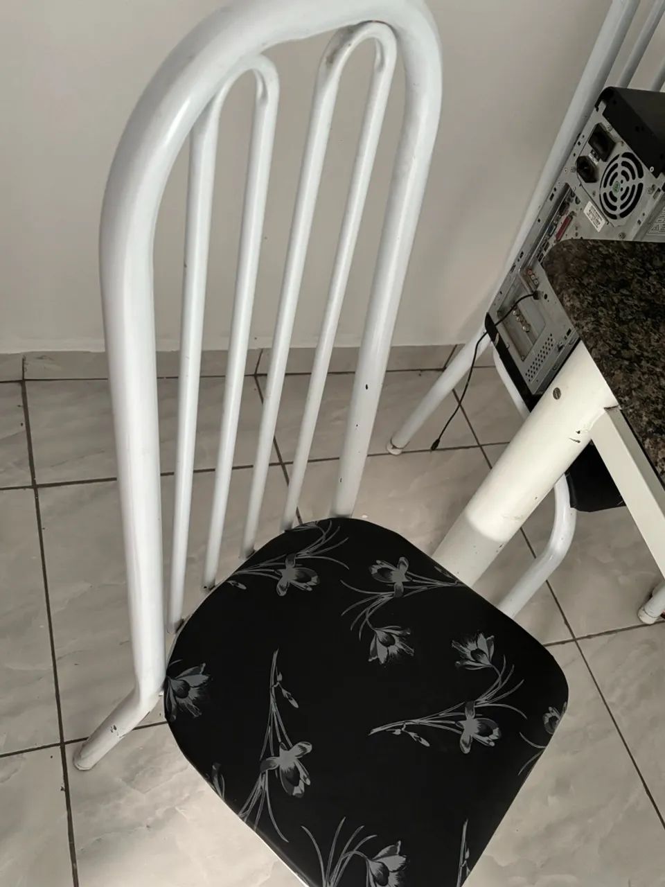 Mesa retangular com 4 cadeiras - Foto 5