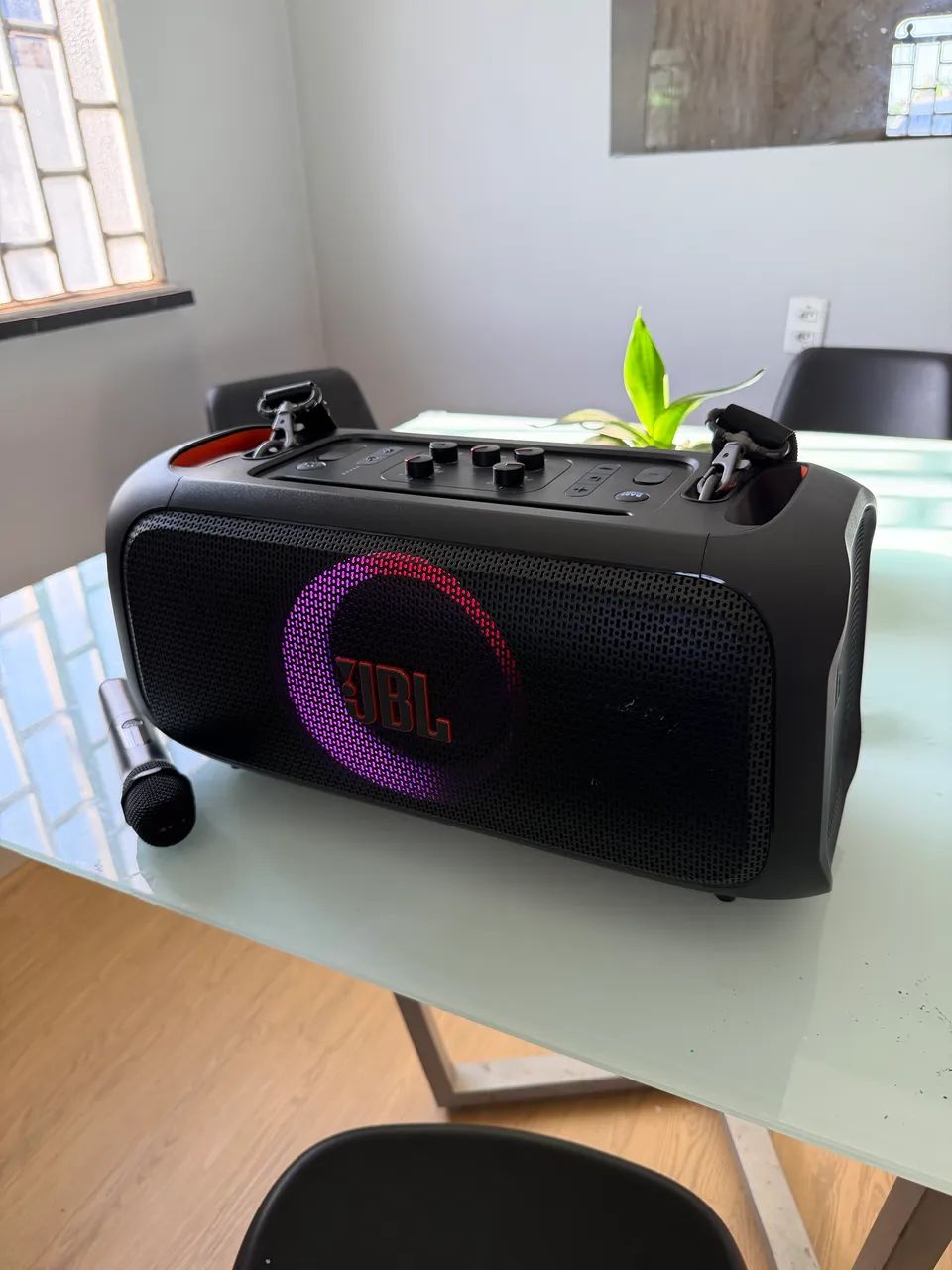 Caixa de Som Seminova JBL On The Go Bluetooth 100W Microfone Bateria 