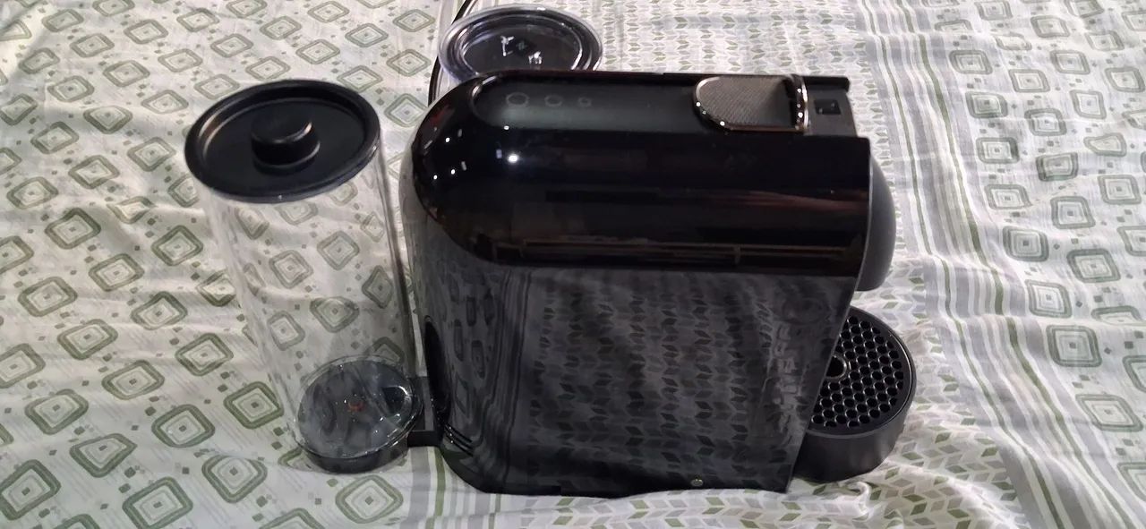 Cafeteira automática compacta Nespresso Umilk D55 - Foto 3