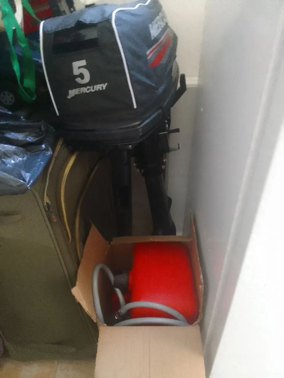 Motor de poupa mercury 5 hp super novo so goi na água  5 vezes com noto fiscal e garantia  - Foto 2