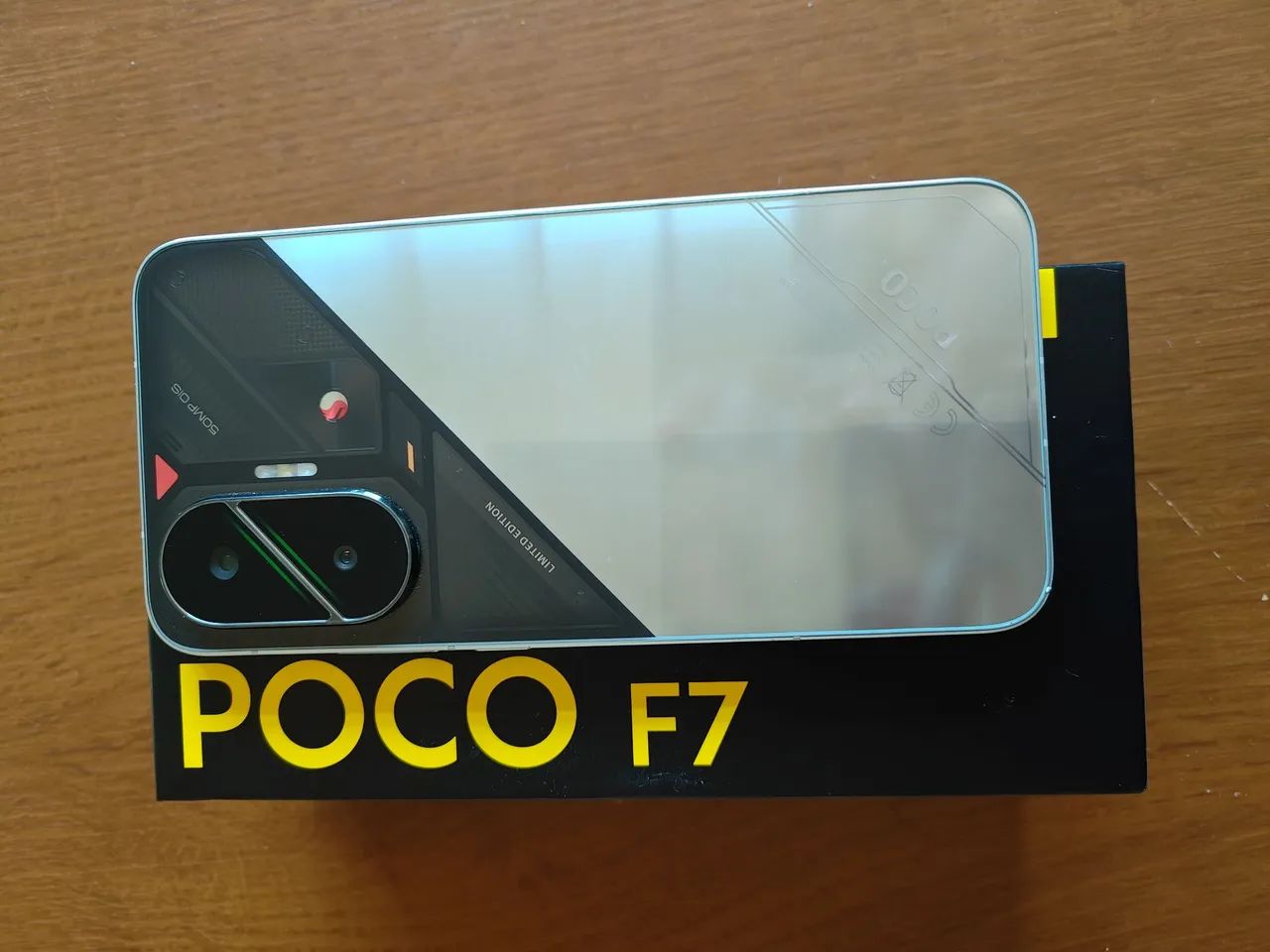 Poco f7  - Foto 2
