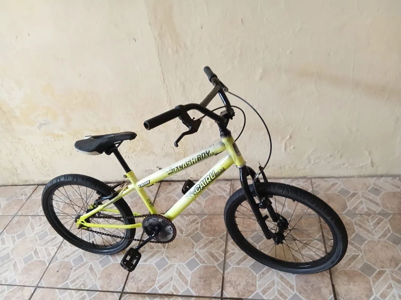 Bicicleta infantil aro 20 - Foto 4