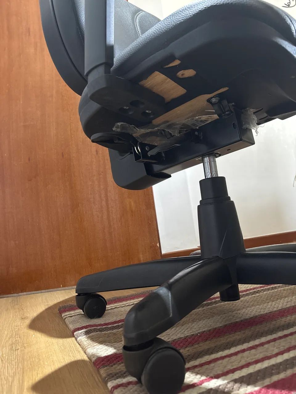 Cadeira Operativa Plaxmetal Back System Braços Vinil Preto - Foto 5
