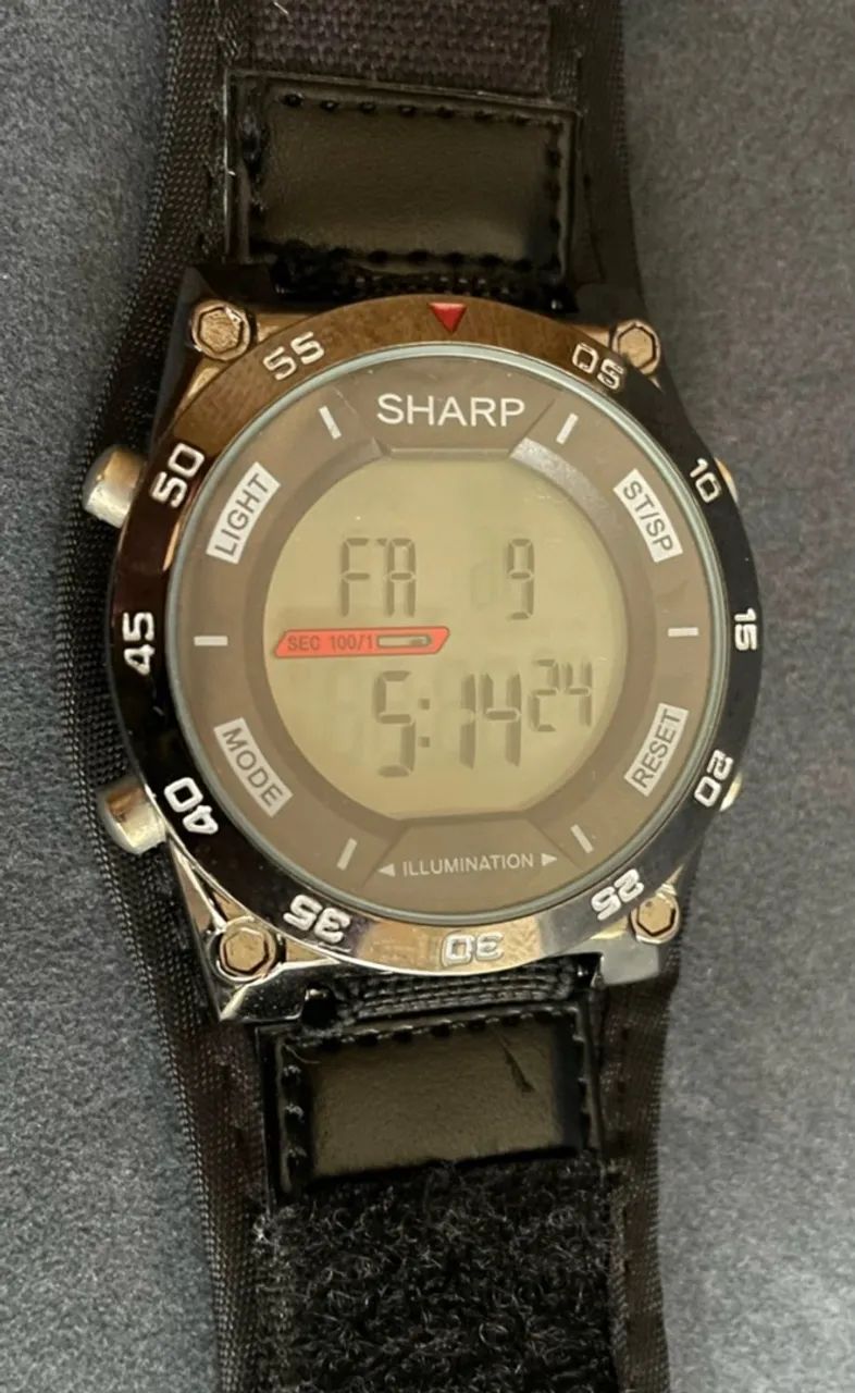 Relógio Digital SHARP - Esportivo Preto