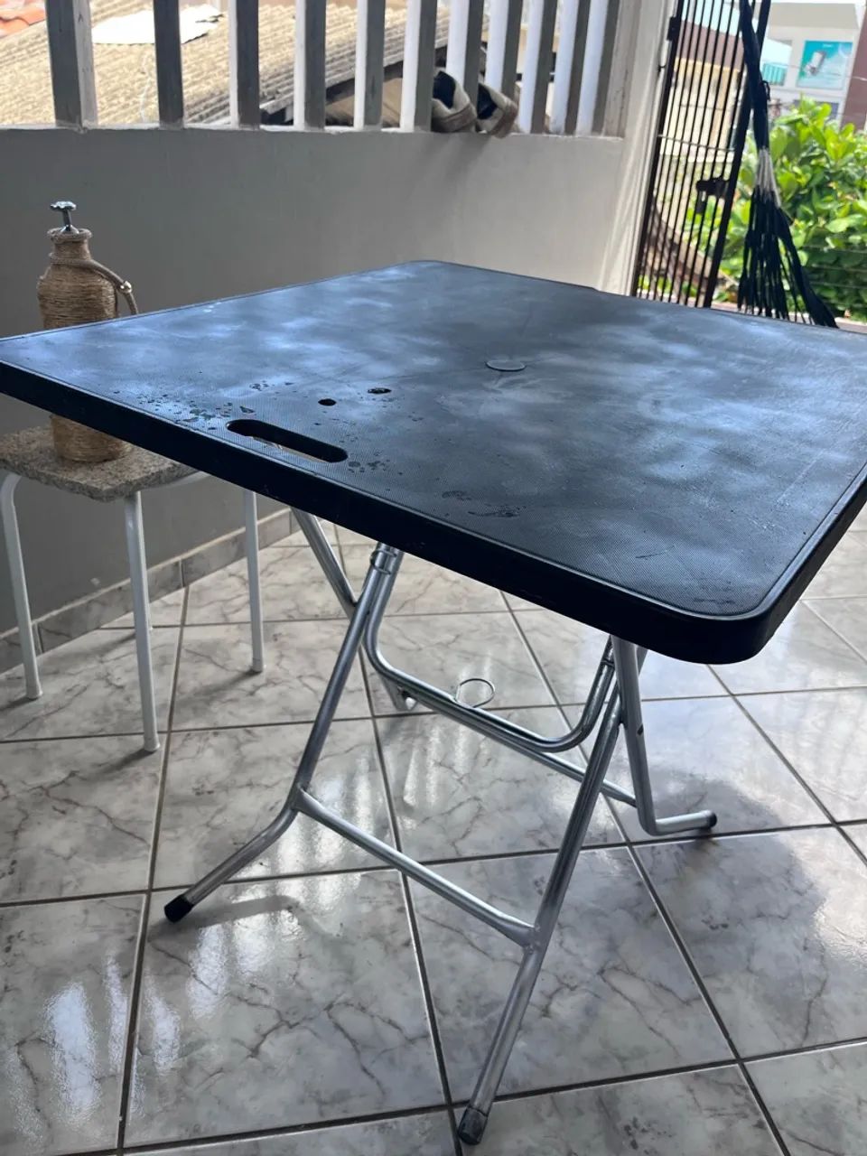 Mesa Dobrável em Plástico E base Metal - Foto 4