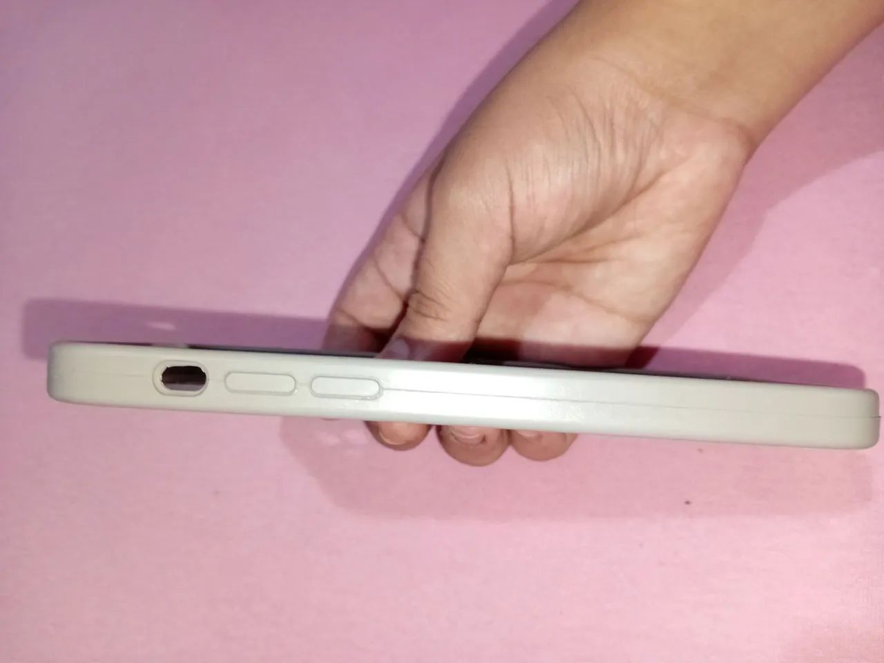 Capa para iPhone 12 ou 12 pro cinza nova - Foto 4