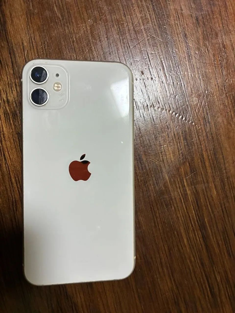 Vendo celular iPhone 11 da cor branco ?