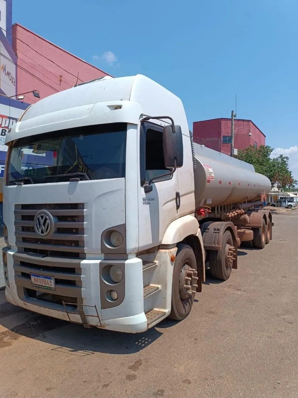Caminhão tanque de combustível  - Foto 2