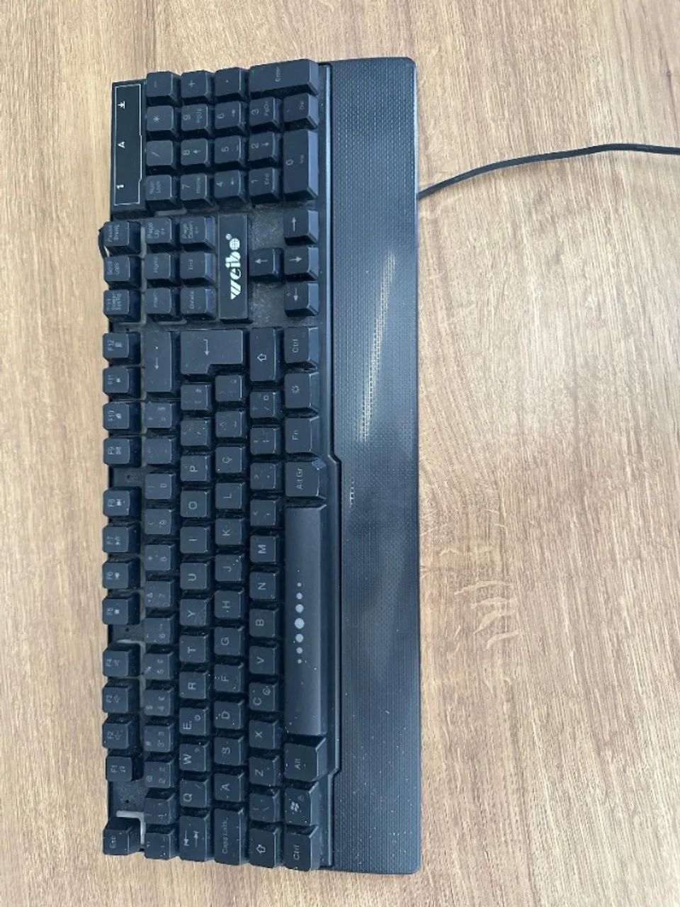 Teclado Gamer USB com LED RGB e apoio de punho - Foto 2