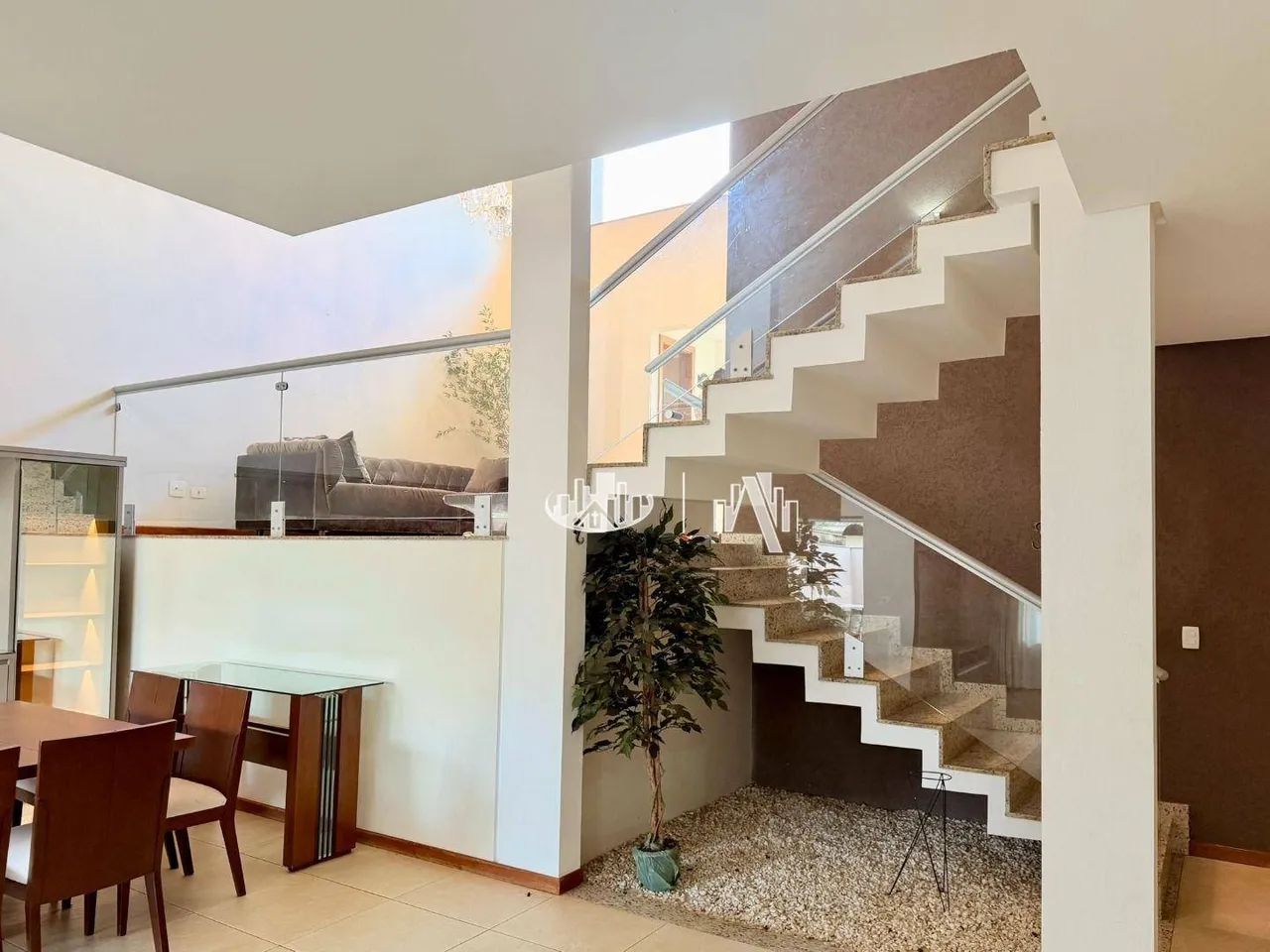 Casa com 3 Suites, 247 m² - venda por R$ 2.190.000 ou aluguel por R$ 12.900/mês - Royal Fo 2