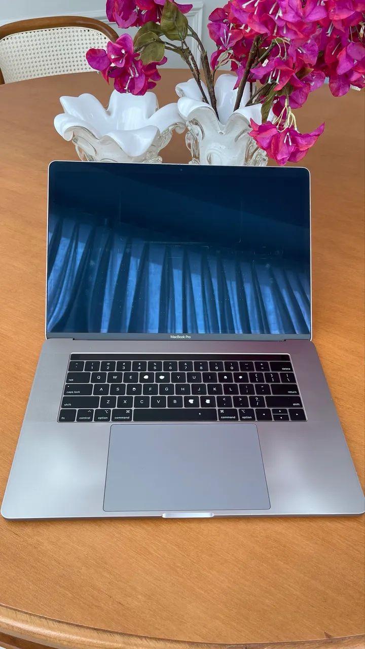 MacBook Pro 15? 2018 | i7 6-Core | 16GB | SSD 512GB | Radeon 4GB