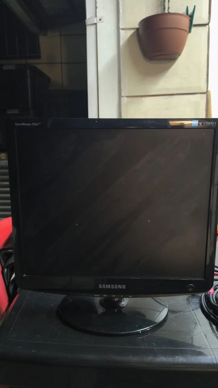 Monitor Samsung 17 Polegadas - Funcionando mas com tela muito arranhada. - Foto 3