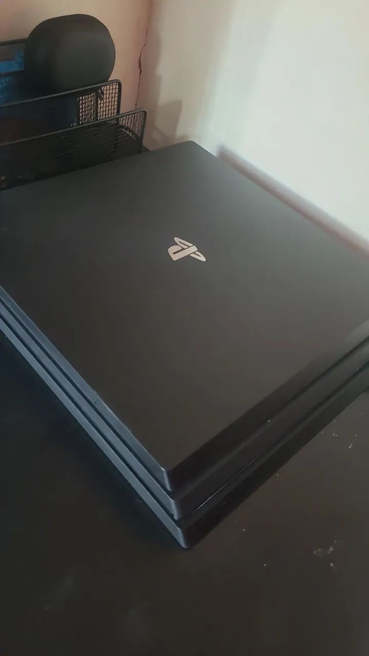 PS4 PRO 1TB SSD! - Foto 2
