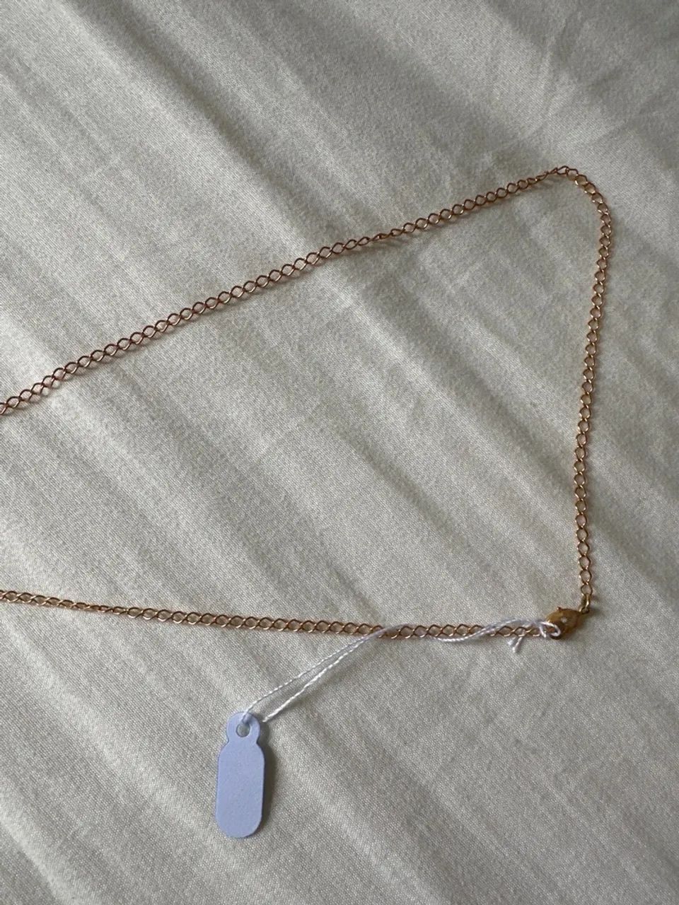 Colar dourado com 3 bolas de cristal  - Foto 3
