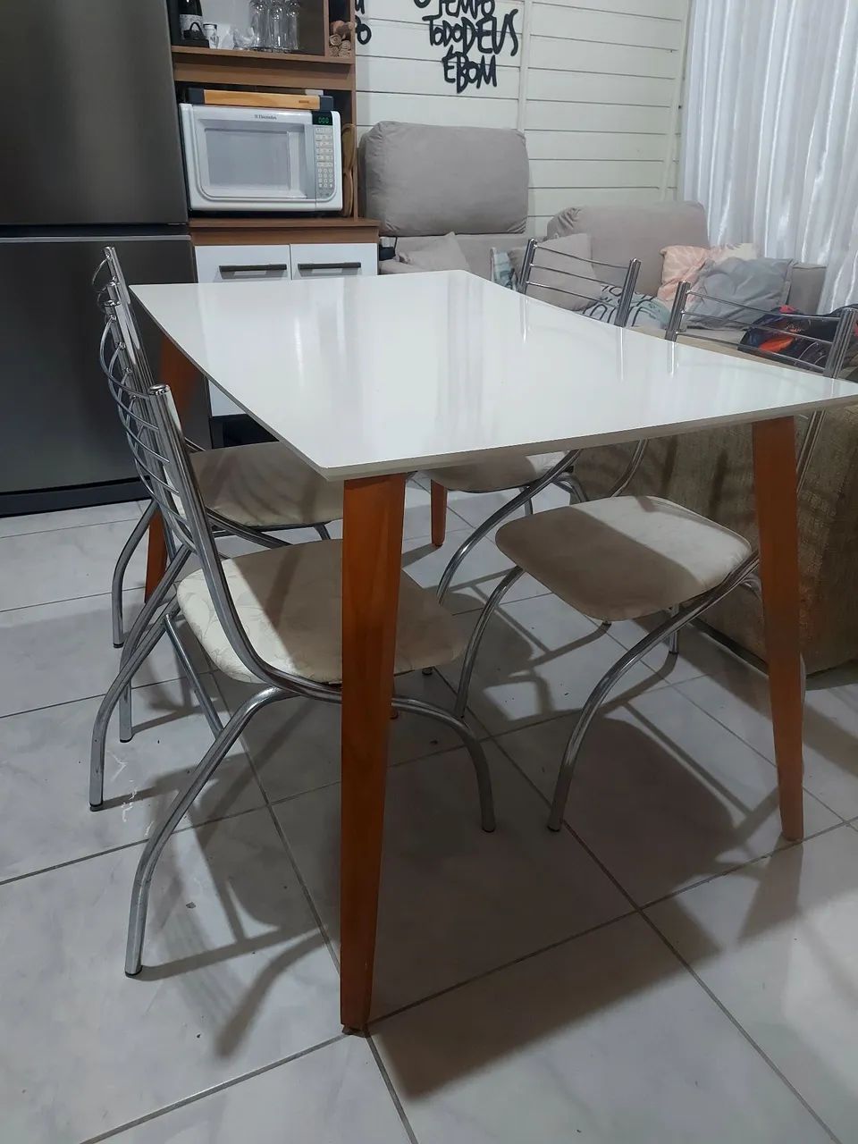 Mesa e cadeiras 