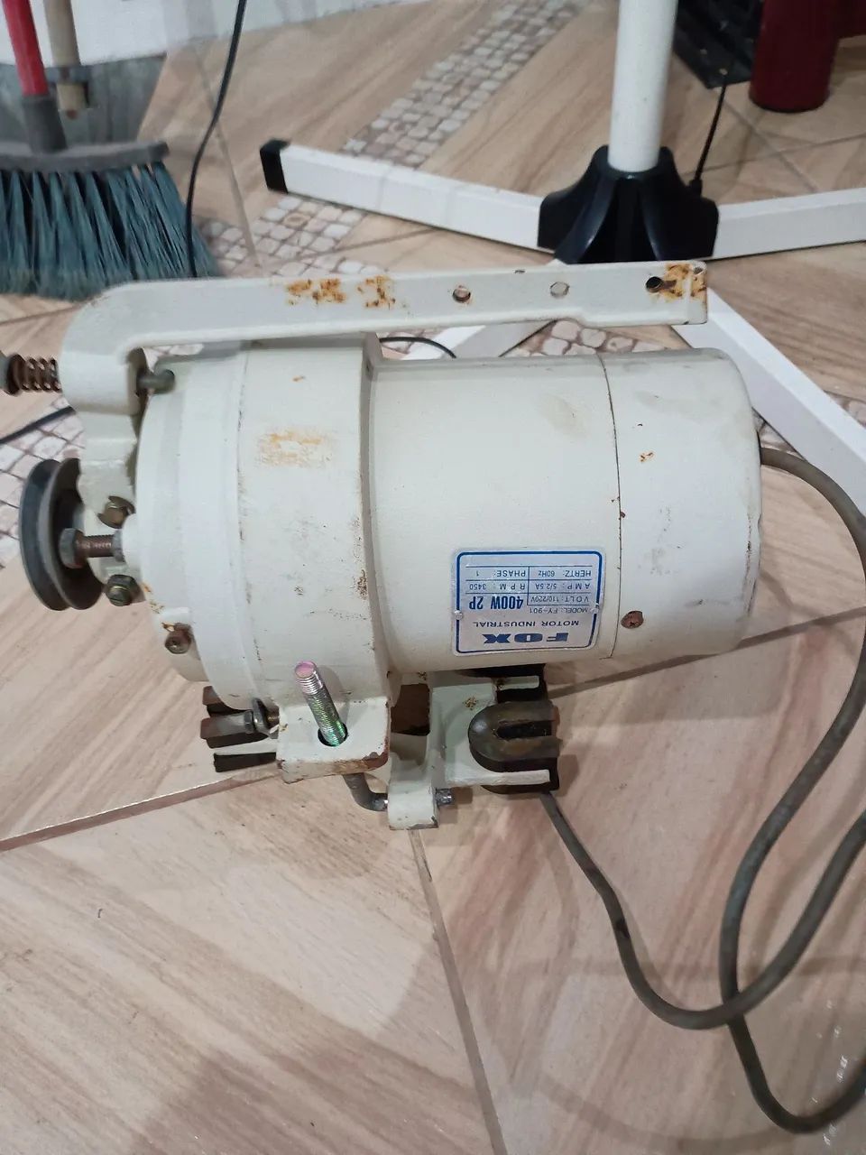 Vendo motor máquina overloque  - Foto 2