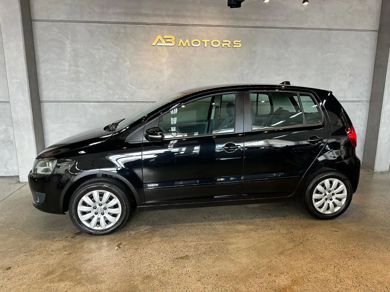 Volkswagen Fox 1.0 MI Total Flex 8V 3P 2014 - Foto 2