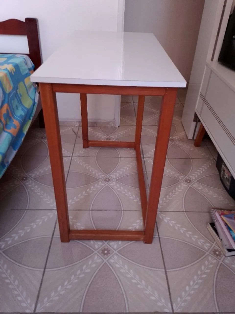 Escrivania  mesa para estudos, com pés de madeira maciça  - Foto 5