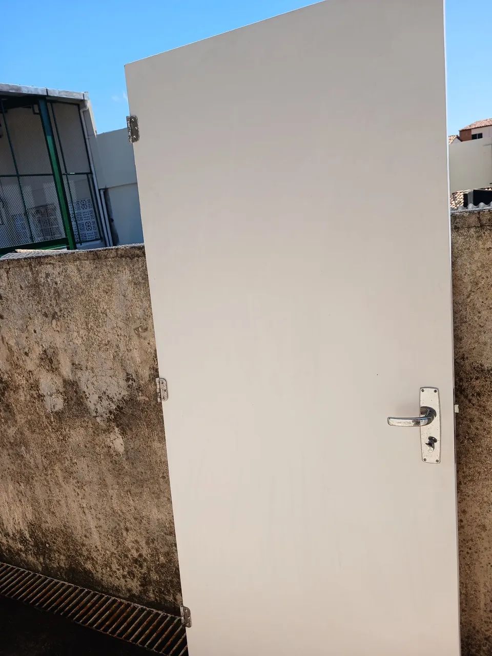 Portas de madeira MDF resistente a água perfeito estado  - Foto 2