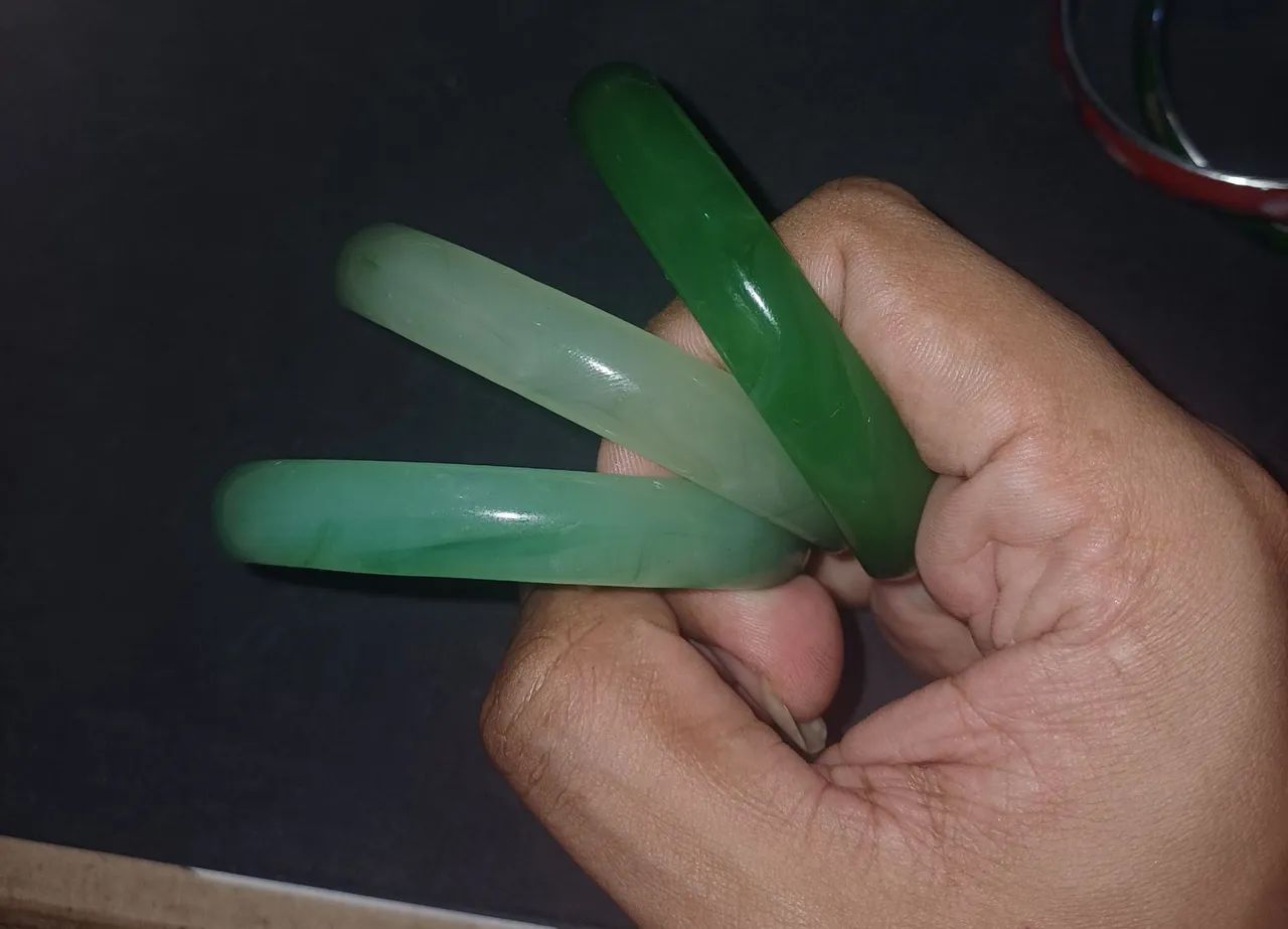 3 pulseiras de vidro e 2 de aço e madrepérola  - Foto 2