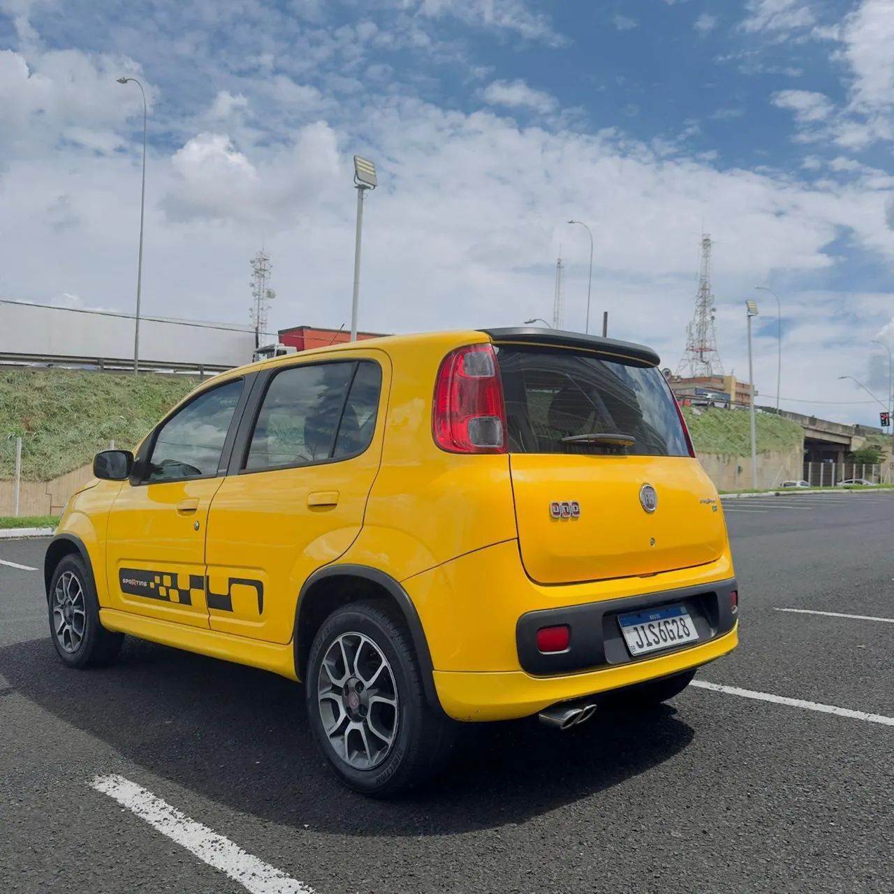 Fiat Uno Sporting 1.4 EVO Fire Flex 8V 4P 2012 - Foto 2