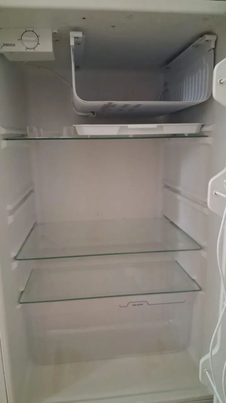 Frigobar Midea c/ conversor de voltagem