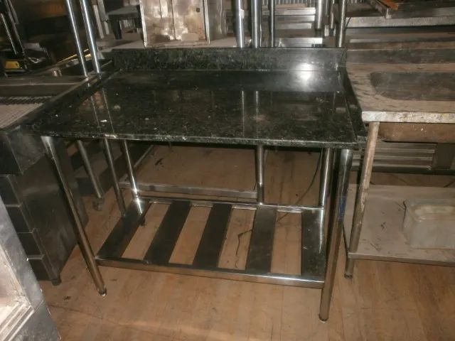mesa para cozinha industrial - pés em inox e tampo em grantito - Foto 4