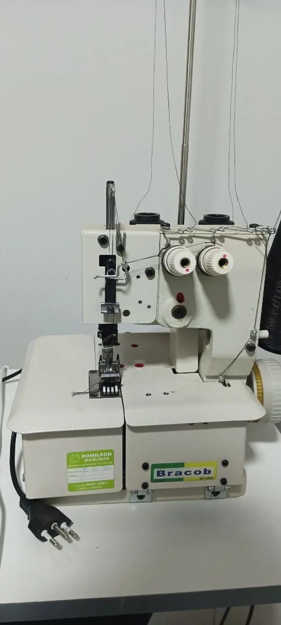 ?Máquina de Costura Galoneira Portatil Semi Industrial 2 agulhas<br>? 220v cor bege