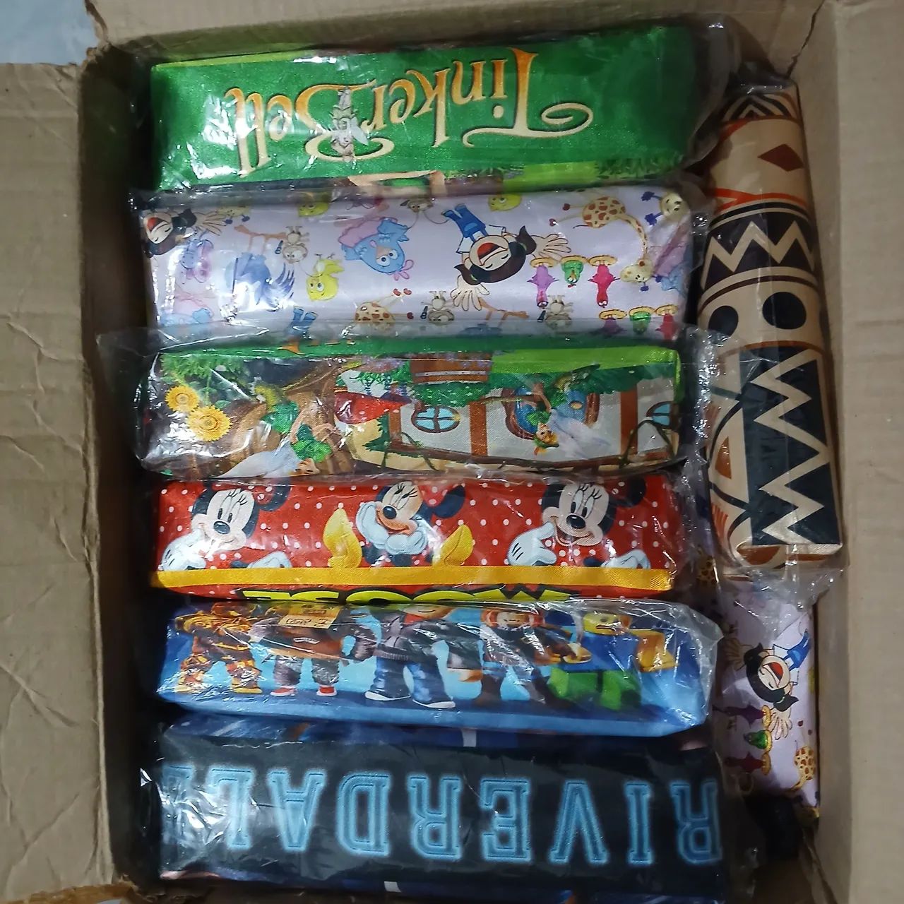 Estojos escolar de tema
