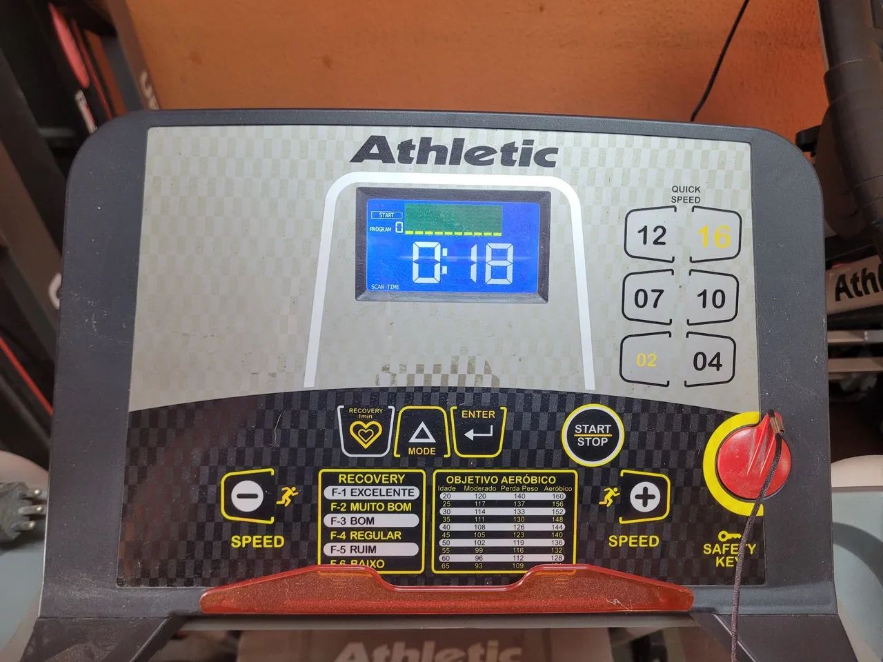 Esteira  athletic 550ee em estado de zero  - Foto 5