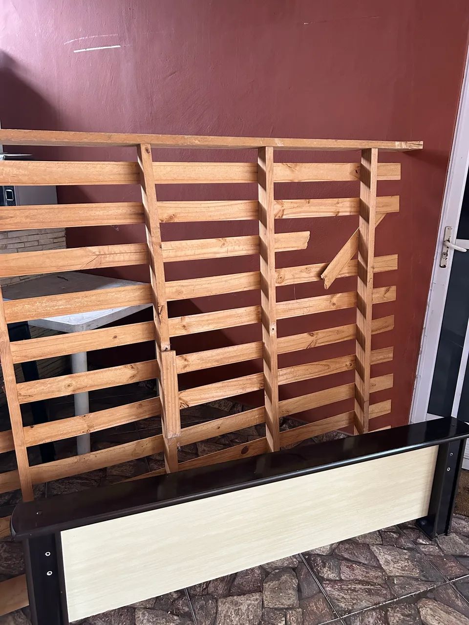     Cama de Casal com Estrado Bem Conservada - Foto 3