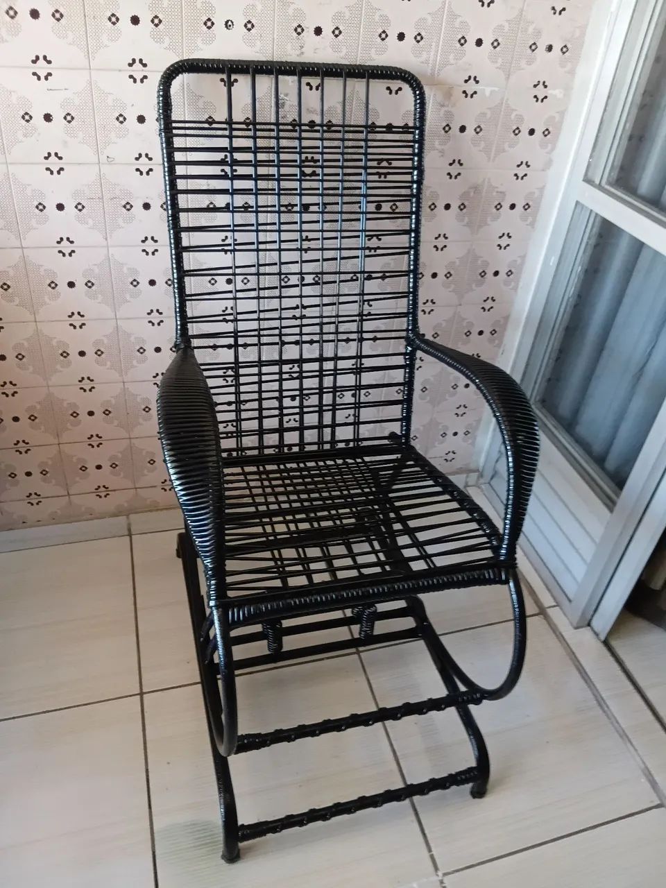 Cadeira Nova De Balanço Grafite Com Assento e Encosto Feitos Fios De Plásticos 04 Molas  - Foto 5