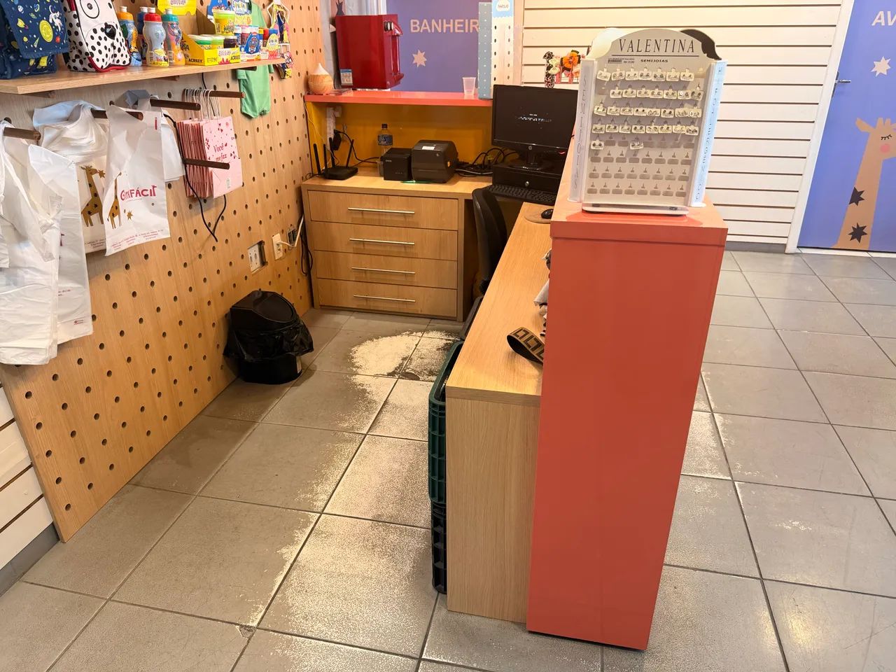 Balcão Loja com Painel de Fundo  - Foto 2