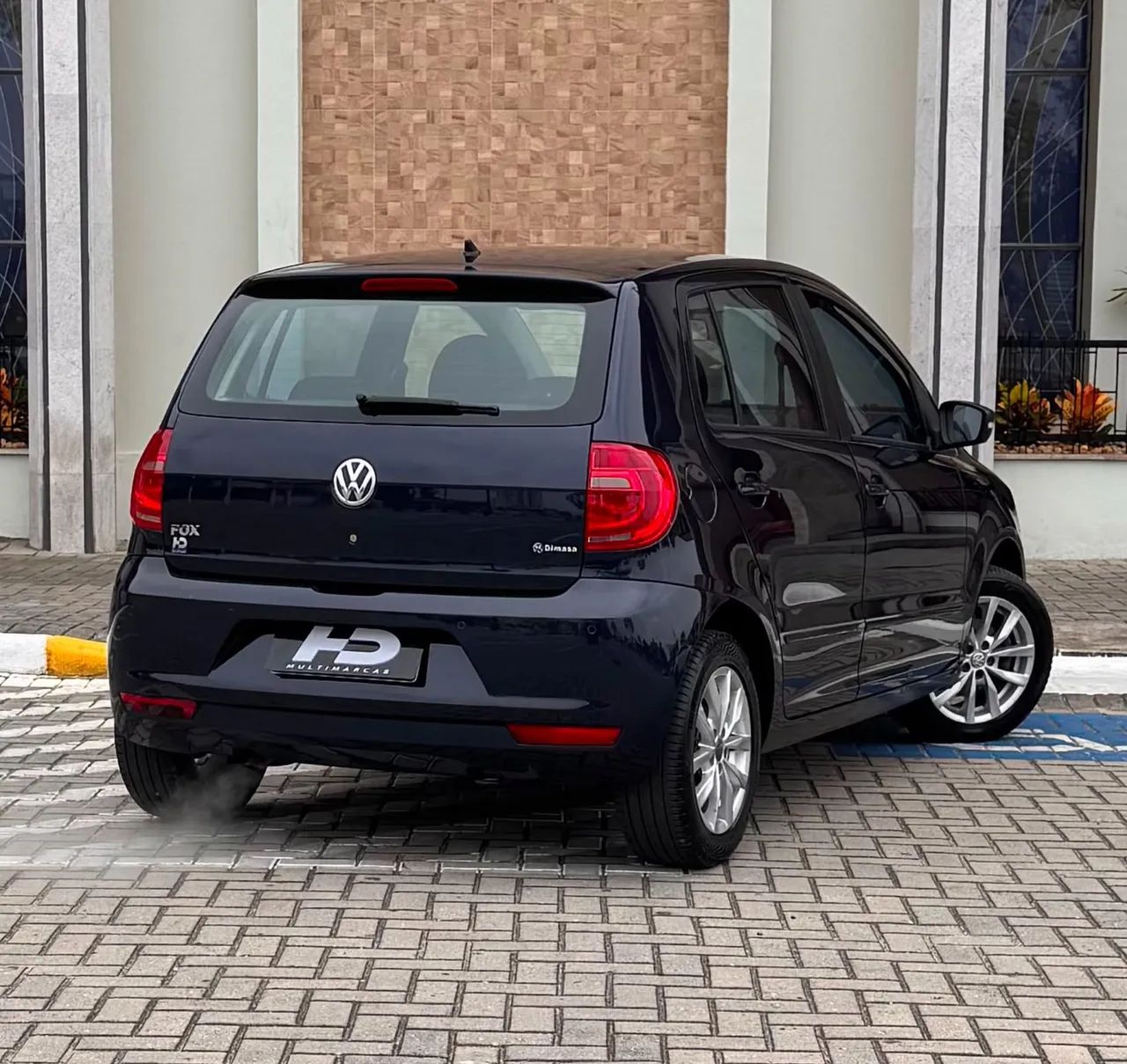 Volkswagen Fox 1.0 MI Total Flex 8V 5P 2014 - Foto 4