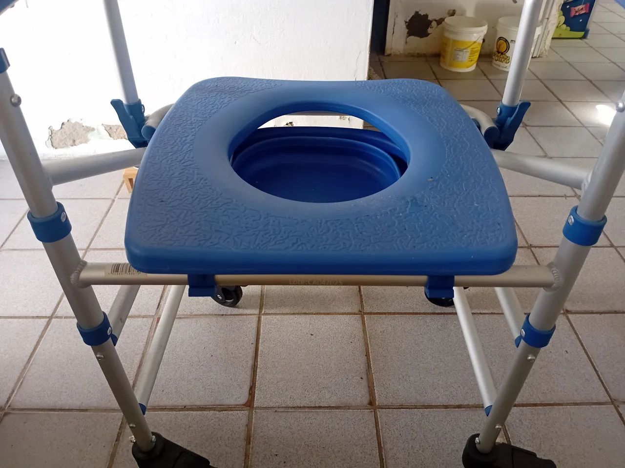 Cadeira de banho higiênico Dellamed - Foto 5