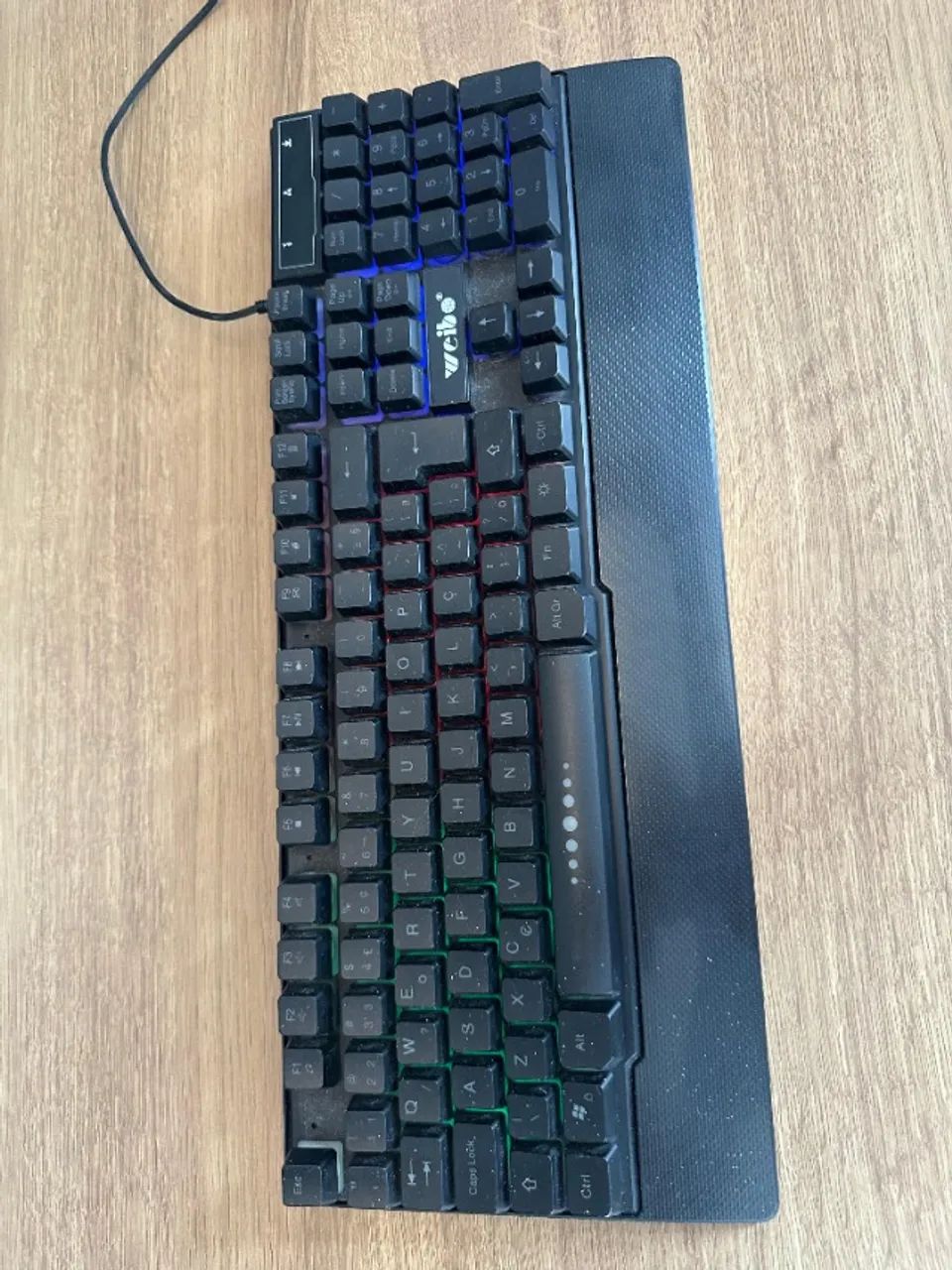 Teclado Gamer USB com LED RGB e apoio de punho - Foto 5