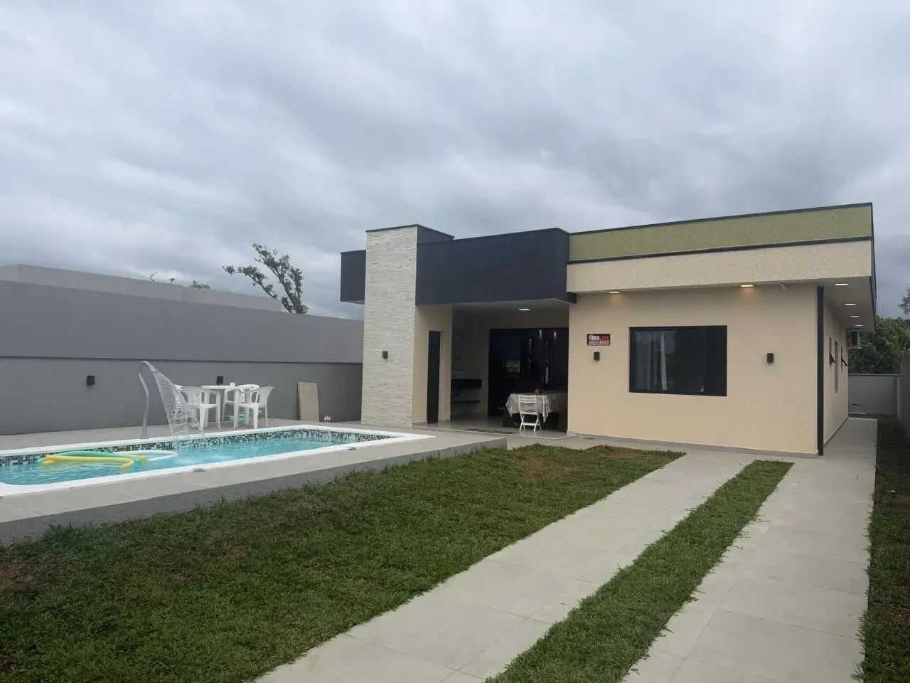 Casa nova com piscina próxima da praia. - Foto 5