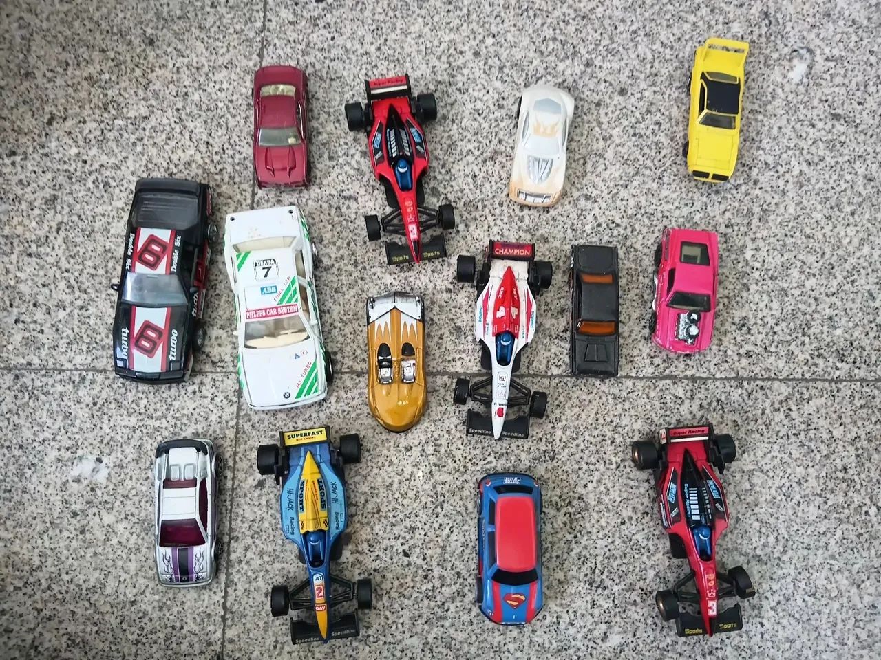 LOTE CARRINHOS E HOT WHEELS