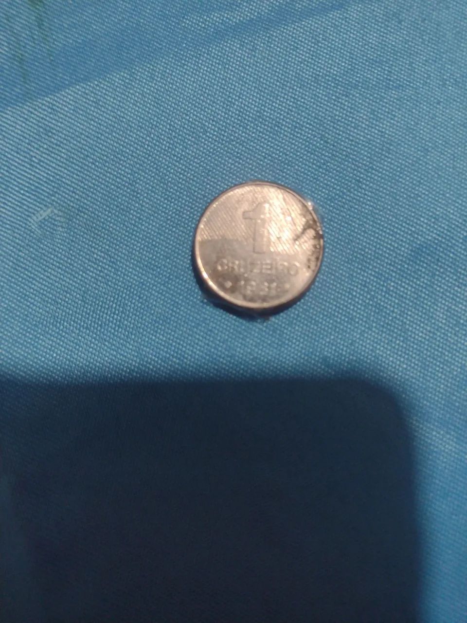  2 moedas antigas de 1 cruzeiro do ano 1981. - Foto 4