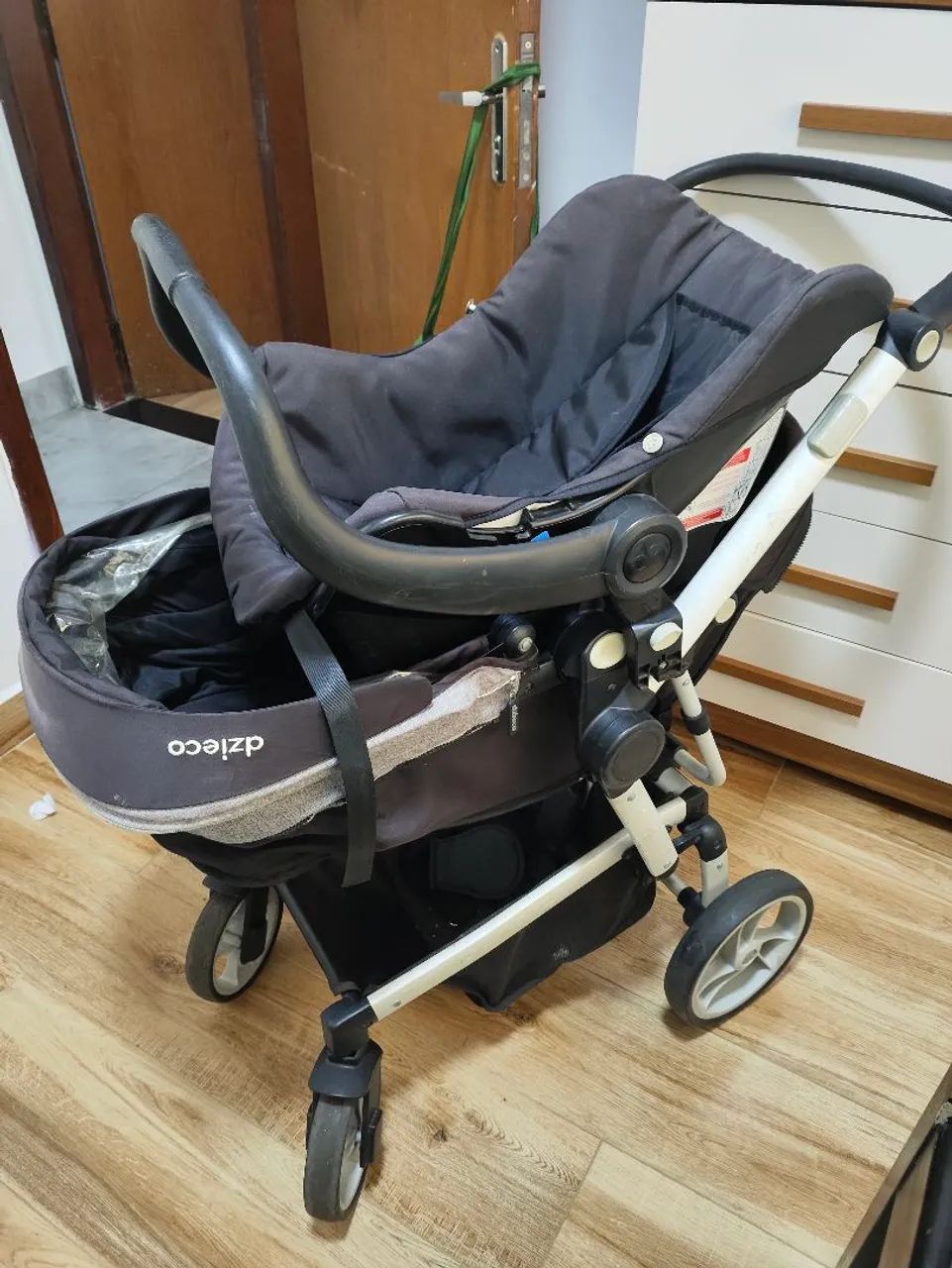 Carrinho e bebê conforto - Foto 4