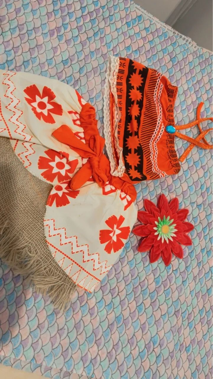 Vendo roupa da Moana com colar  - Foto 2
