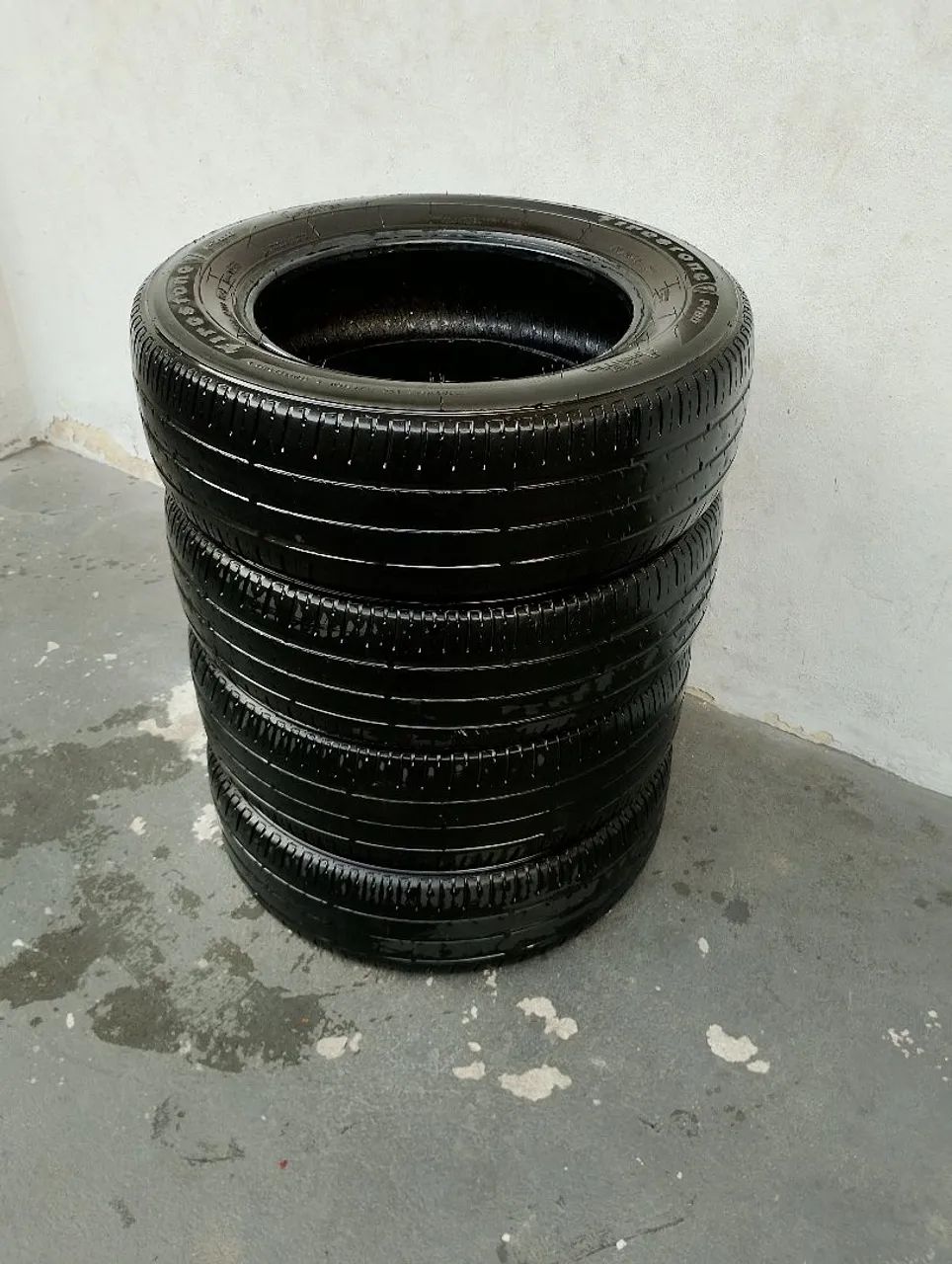 04 pneus Firestone F-700 195/65R15 usados