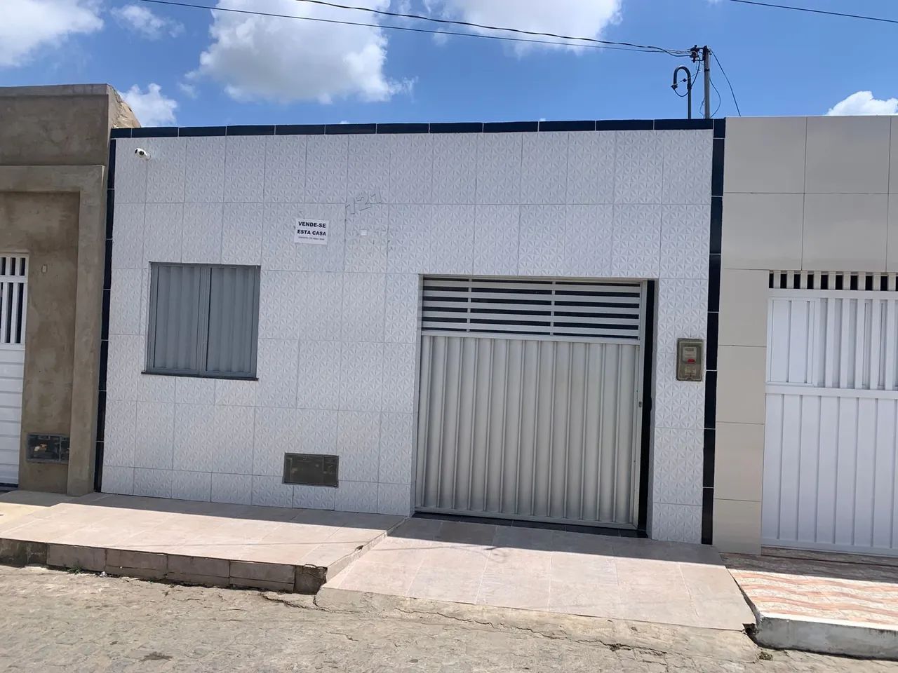 CASA PARA VENDER NO CENTRO DE SIMÃO DIAS