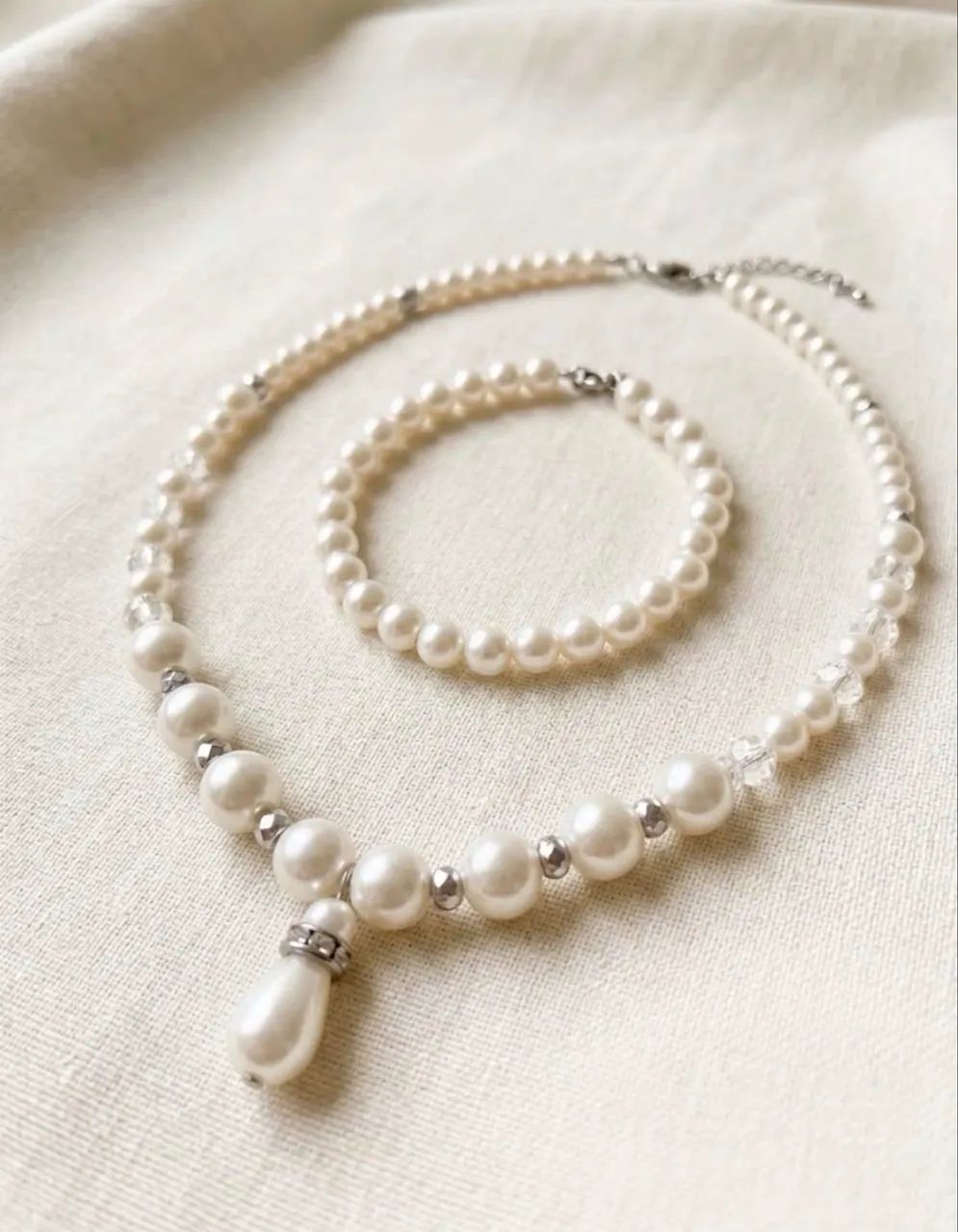 Conjunto colar e pulseira pérolas sintéticas 