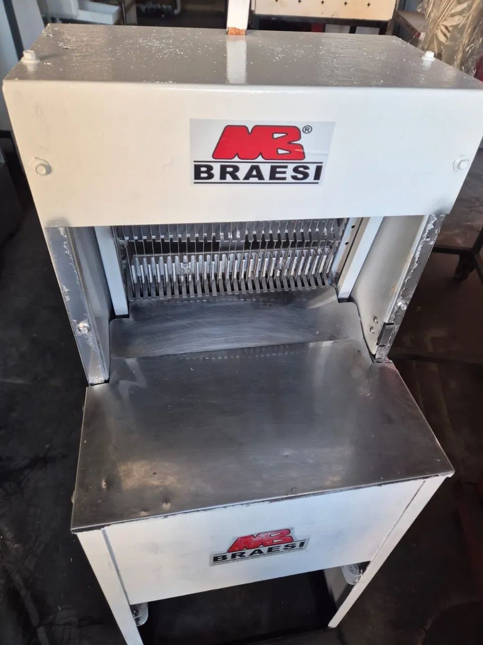 Vd essa fatiadora de pão de forma 