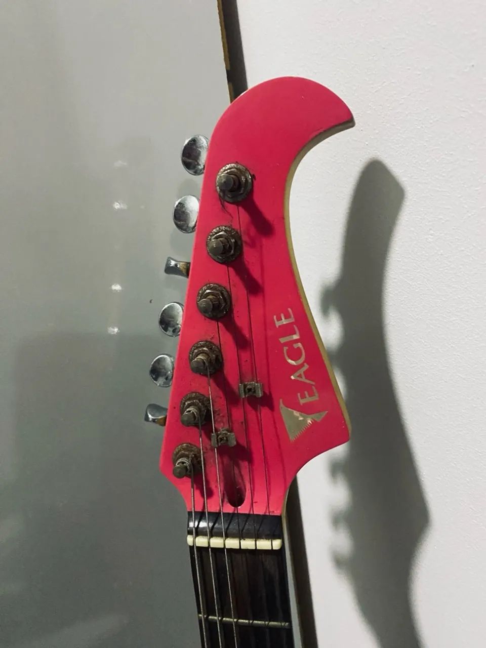 Guitarra rosa Eagle - Foto 2